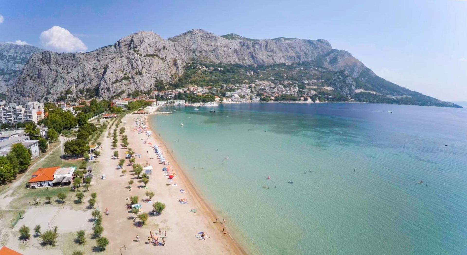 Beachfront Plaza Apartament