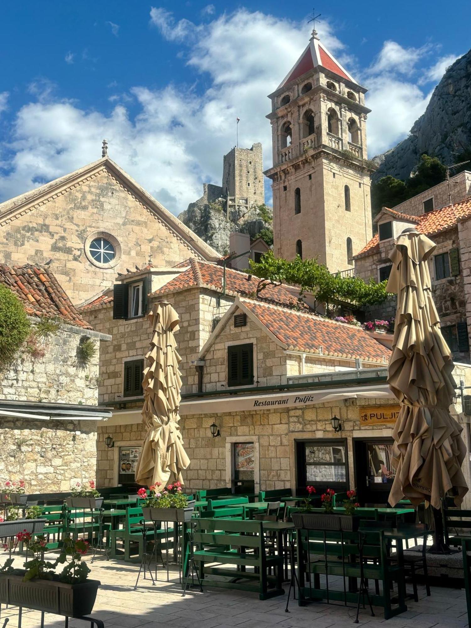 Beachfront Plaza * Omiš