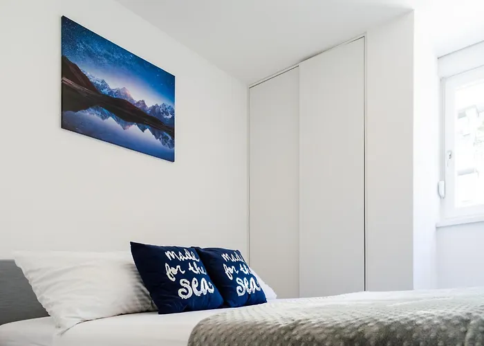 Beachfront Apartment Plaza
