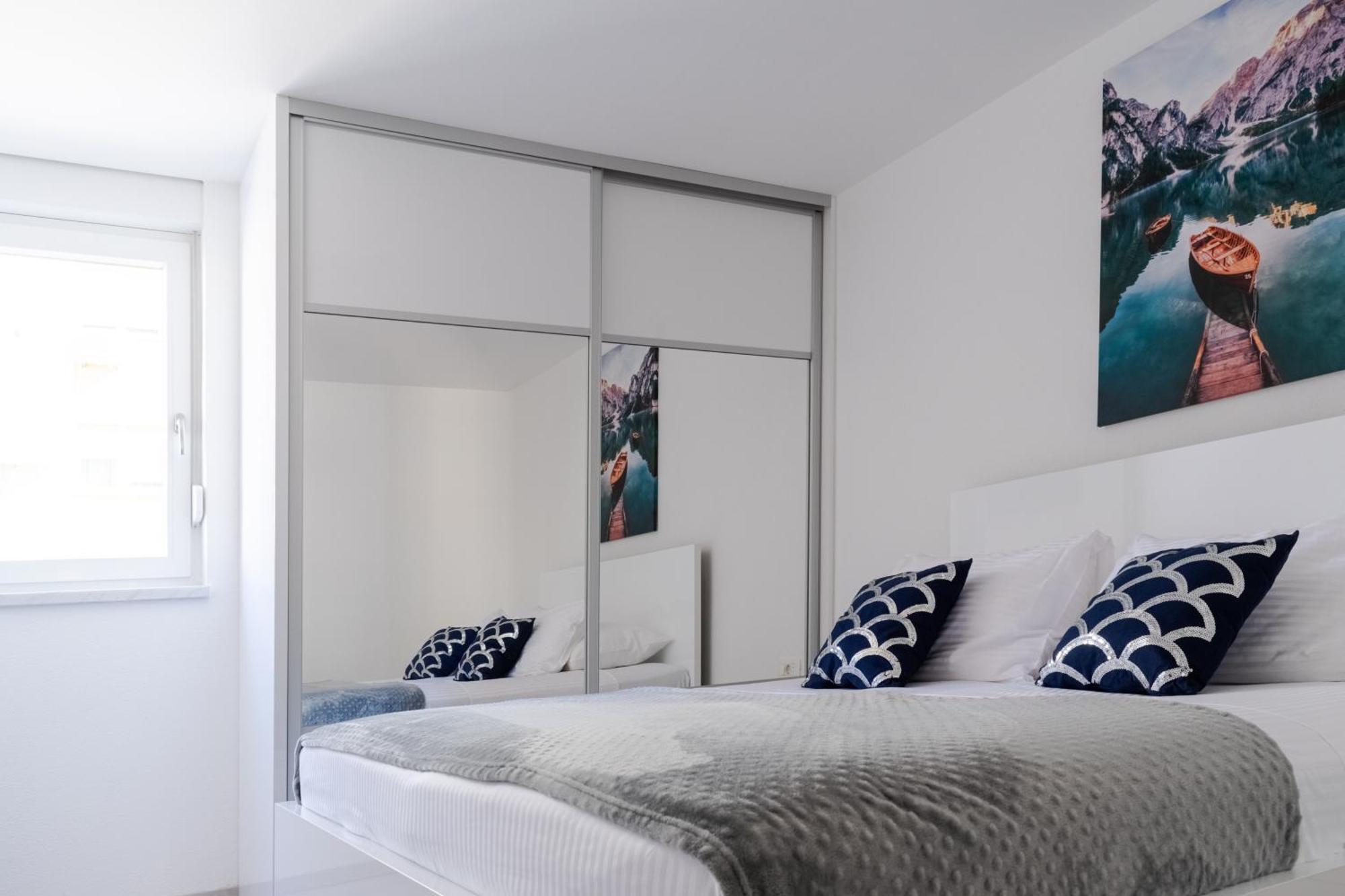 Beachfront Plaza Apartment *