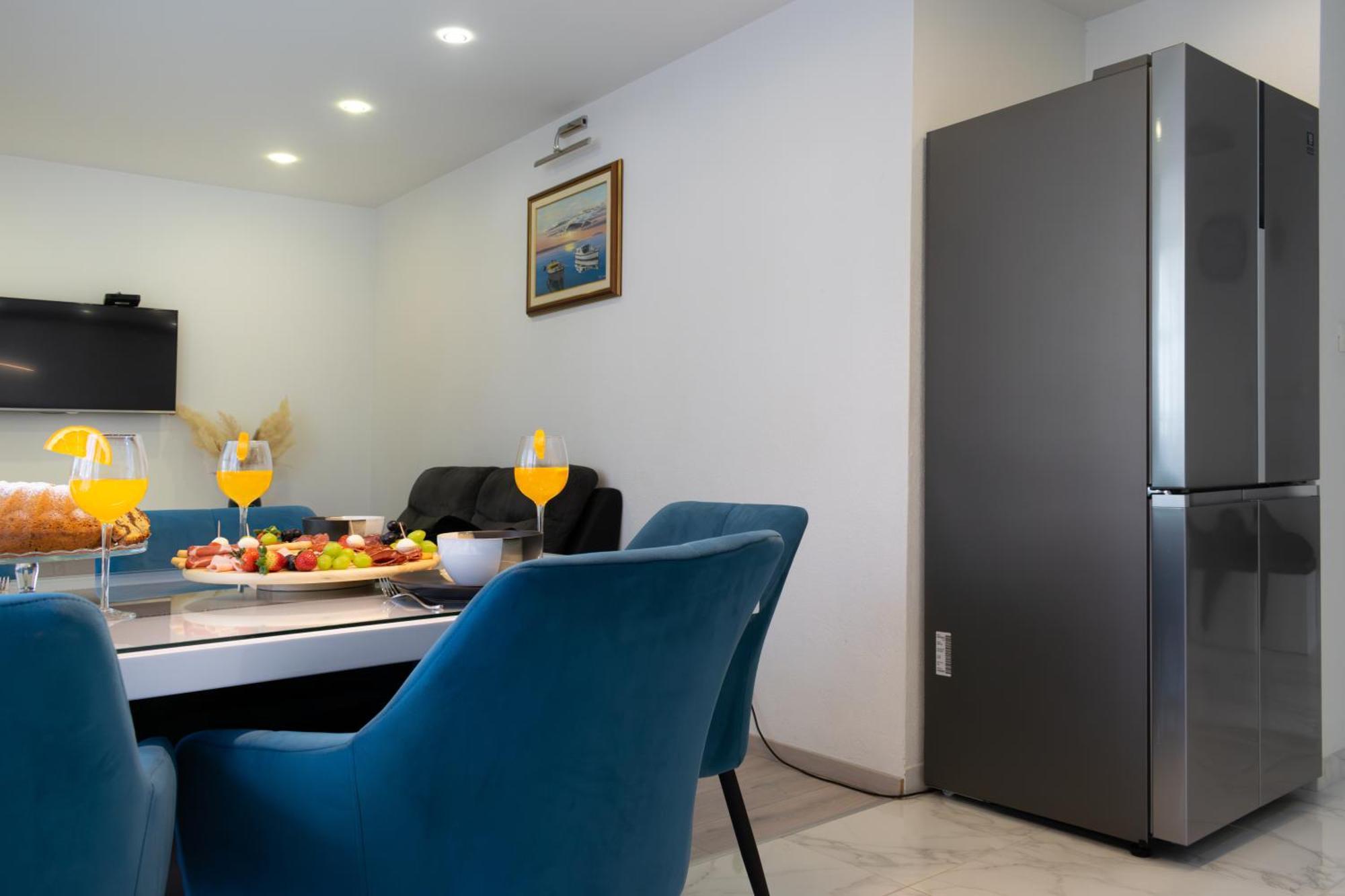 Beachfront Plaza Apartment *